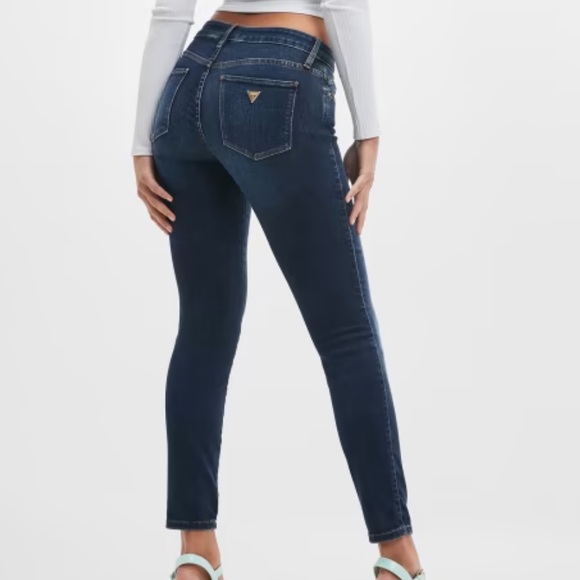 Guess Sexy Curve Mid-Rise Skinny Jeans NWT👖 - Picture 2 of 6